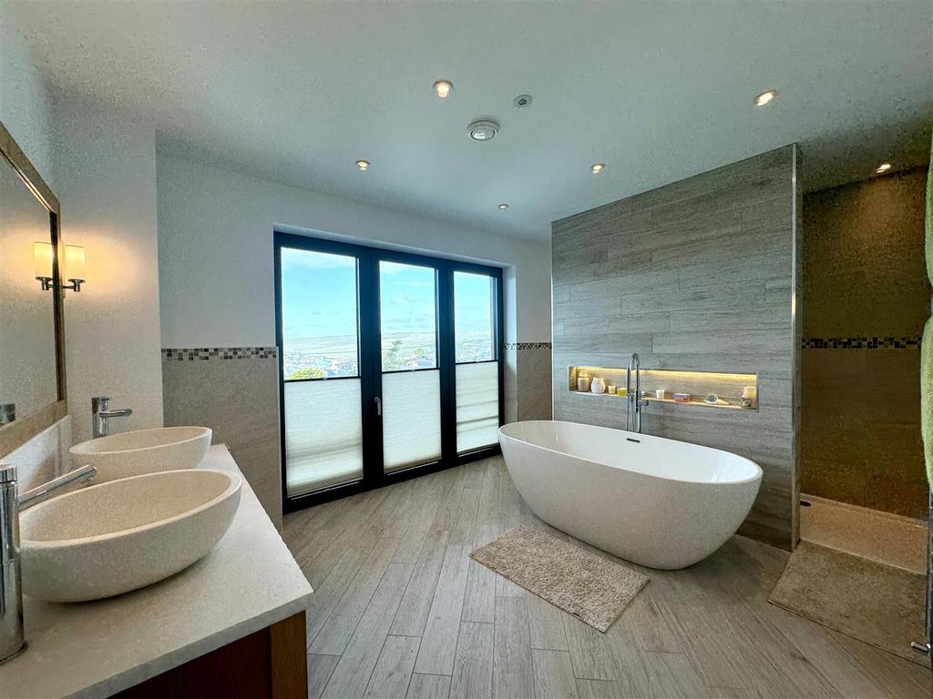 Master Suite Bathroom