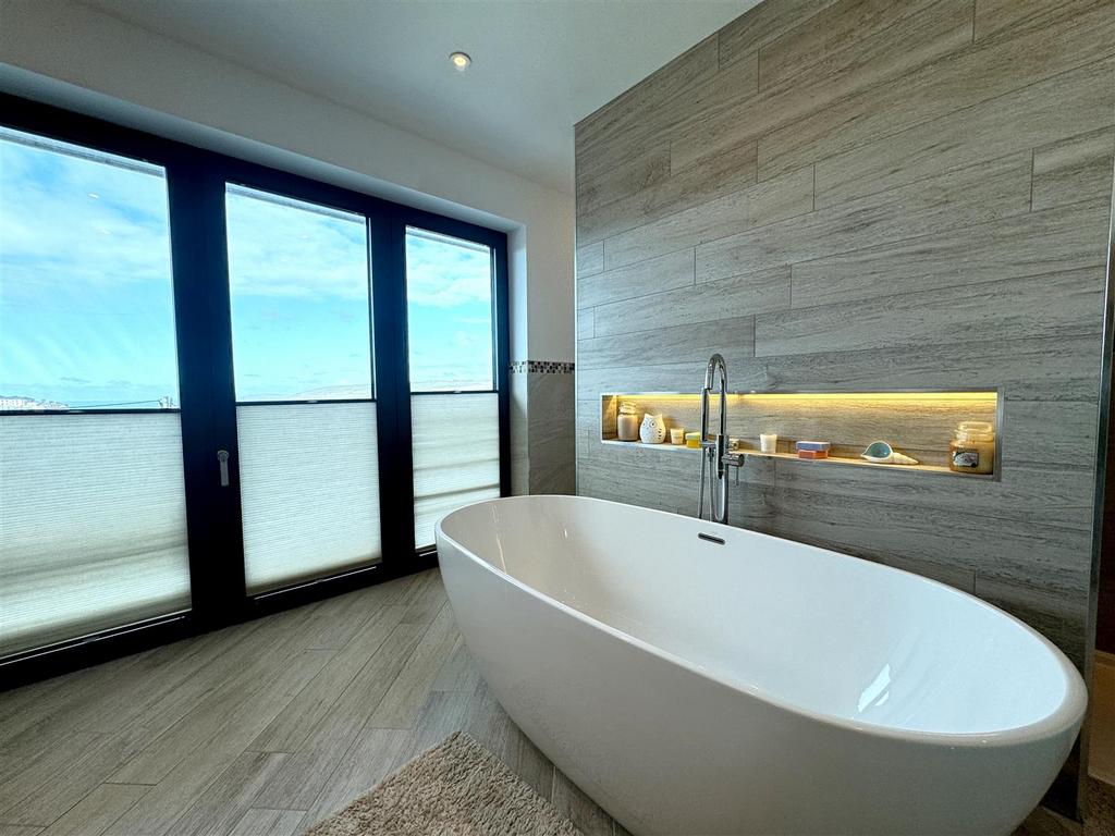 Master Suite Bathroom