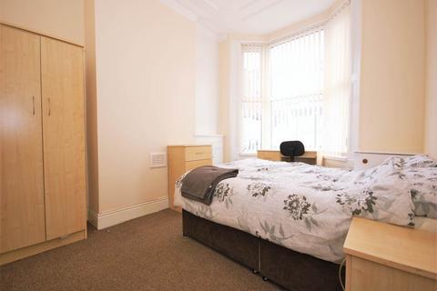 3 bedroom house share to rent, Dell Street, Kensington,