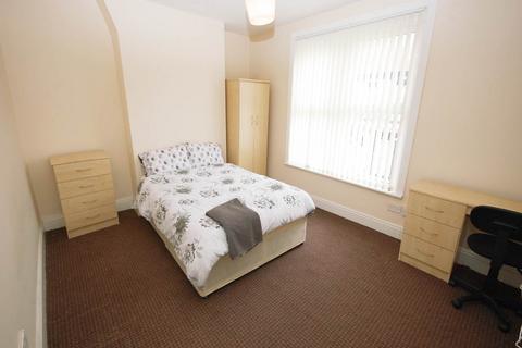 3 bedroom house share to rent, Dell Street, Kensington,