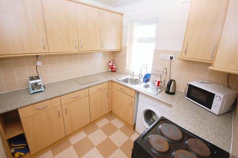 3 bedroom house share to rent, Dell Street, Kensington,