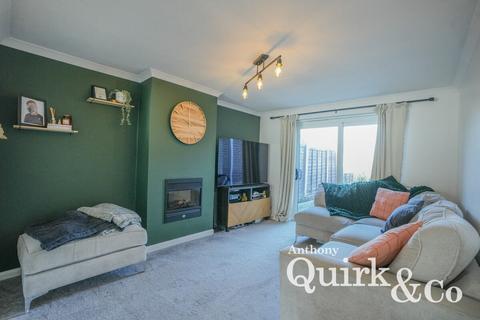 2 bedroom semi-detached house for sale, Maple Way, Canvey Island, SS8