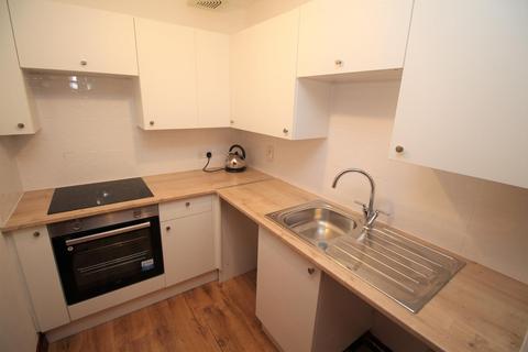 2 bedroom flat to rent, Shore Street, Gourock