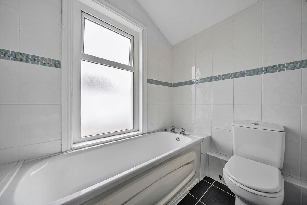 Bathroom W.C (1)