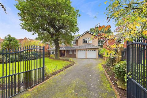 4 bedroom detached house for sale, Park Drive, Sprotbrough, Doncaster, South Yorkshire, DN5