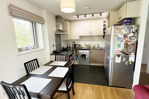 3 bedroom flat to rent, Ashview Apartments, Manor House, N4 1FN