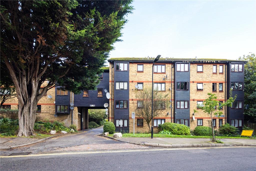 Leaside Road, Upper Clapton, London, E5 2 bed flat for sale £300,000