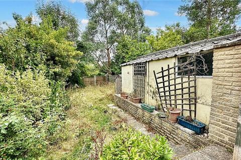 3 bedroom semi-detached house to rent, Kirkland Avenue, Ilford IG5