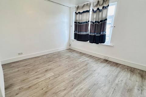 1 bedroom flat to rent, Priory Park Road, Wembley HA0