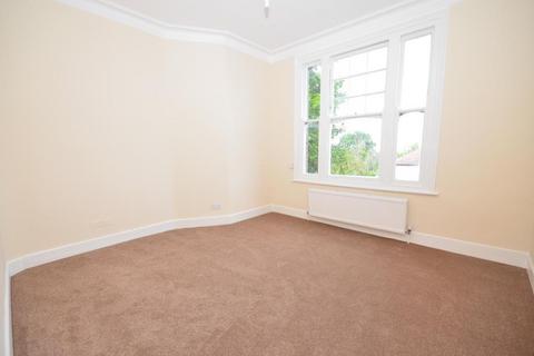 3 bedroom flat to rent, Alexandra Park Road