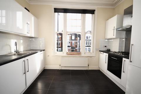 3 bedroom flat to rent, Alexandra Park Road