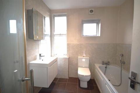 3 bedroom flat to rent, Alexandra Park Road