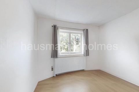 8 Quantock Gardens, London, NW2 1PH