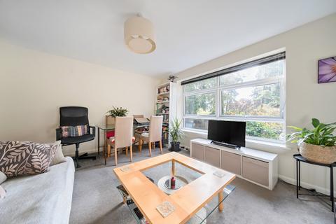 2 bedroom flat for sale, Heather Way, Surrey GU26