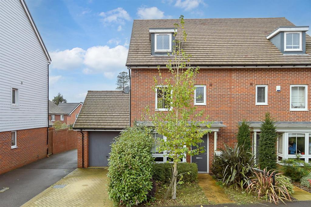 Virginia Drive, Haywards Heath, West... 4 bed semidetached house for sale £550,000