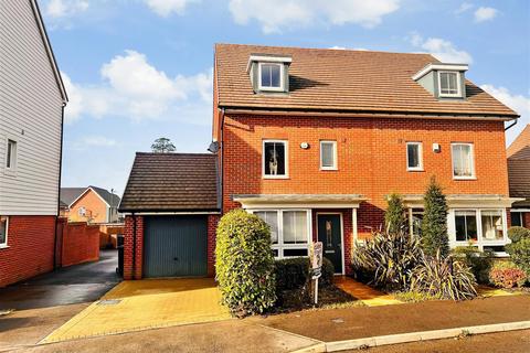 4 bedroom semi-detached house for sale, Virginia Drive, Haywards Heath, West Sussex