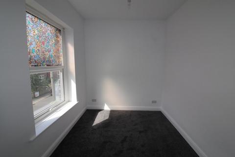 2 bedroom end of terrace house to rent, The Lanes, Pudsey