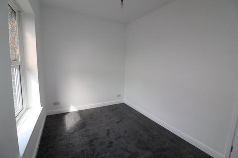 2 bedroom end of terrace house to rent, The Lanes, Pudsey