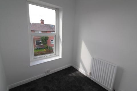 2 bedroom end of terrace house to rent, The Lanes, Pudsey