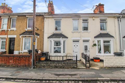 3 bedroom terraced house to rent, Guppy Street, Swindon SN2