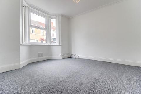 3 bedroom terraced house to rent, Guppy Street, Swindon SN2