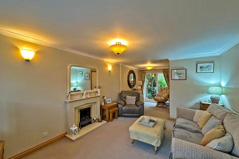 16 The Celandines, Wombourne, Wolverhampton, WV5 8HZ