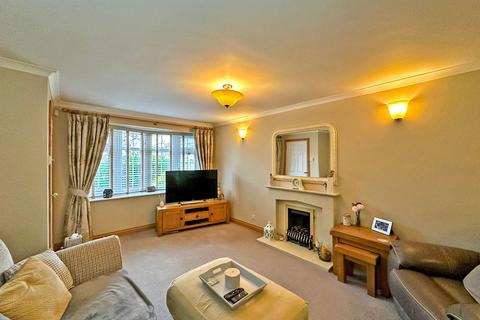16 The Celandines, Wombourne, Wolverhampton, WV5 8HZ