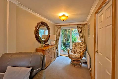 16 The Celandines, Wombourne, Wolverhampton, WV5 8HZ