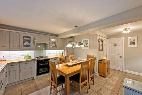 16 The Celandines, Wombourne, Wolverhampton, WV5 8HZ