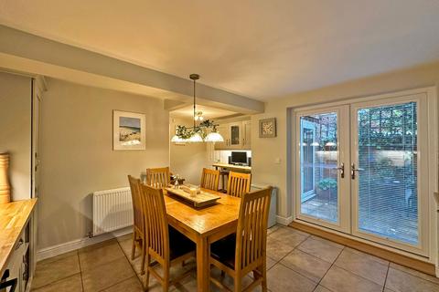 16 The Celandines, Wombourne, Wolverhampton, WV5 8HZ
