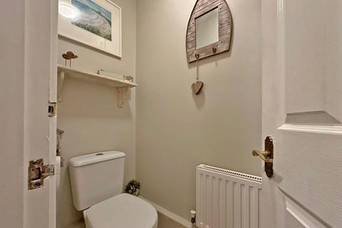 16 The Celandines, Wombourne, Wolverhampton, WV5 8HZ