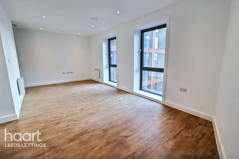 1 bedroom apartment to rent, Saxton Lane, Leeds