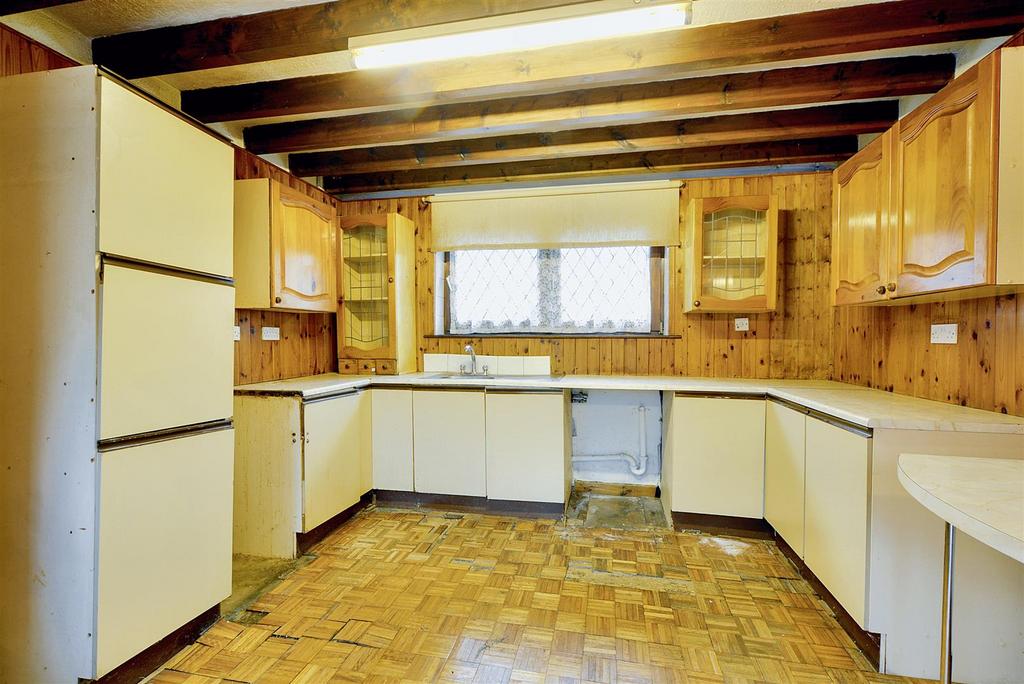 Kitchen 2.jpeg