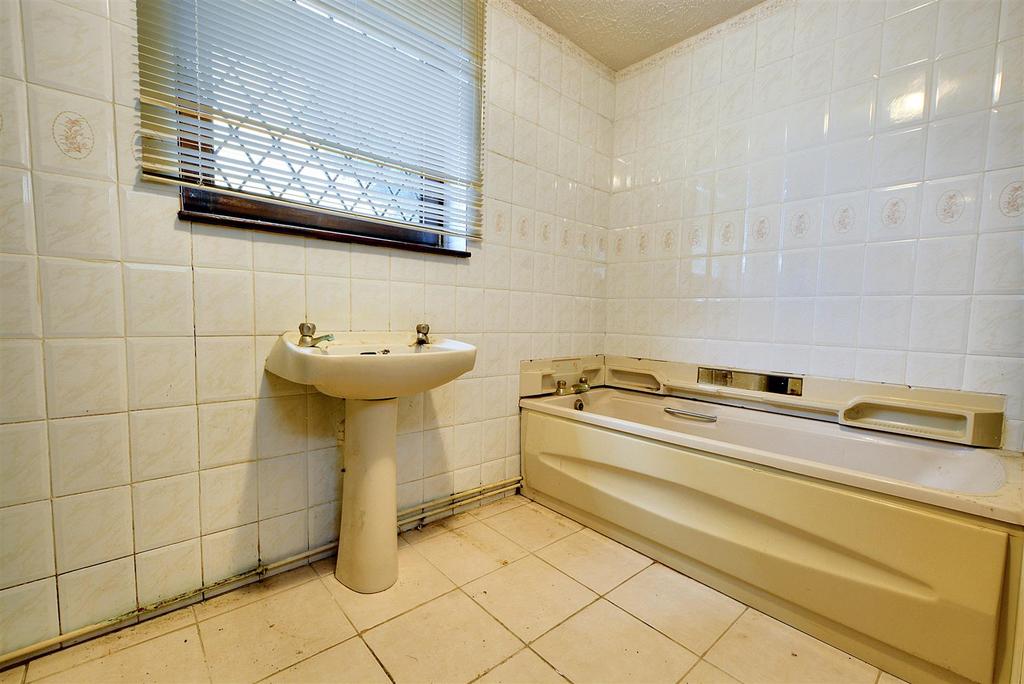 Bathroom 2.jpeg