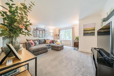 2 bedroom flat for sale, Bewley Street, Wimbledon SW19