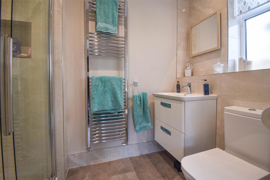 10 Drovers Mount En-Suite c.jpg