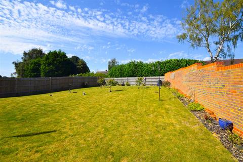 2 bedroom detached bungalow for sale, Field Way, Battle