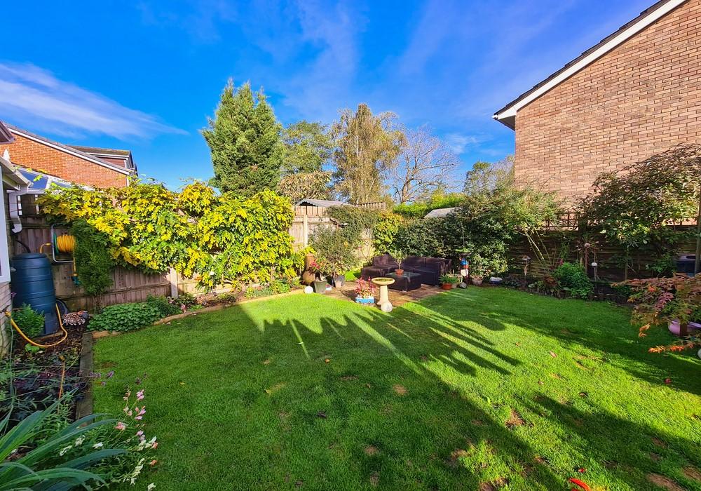 Buckland Gardens, Calmore SO40 4 bed link detached house for sale £