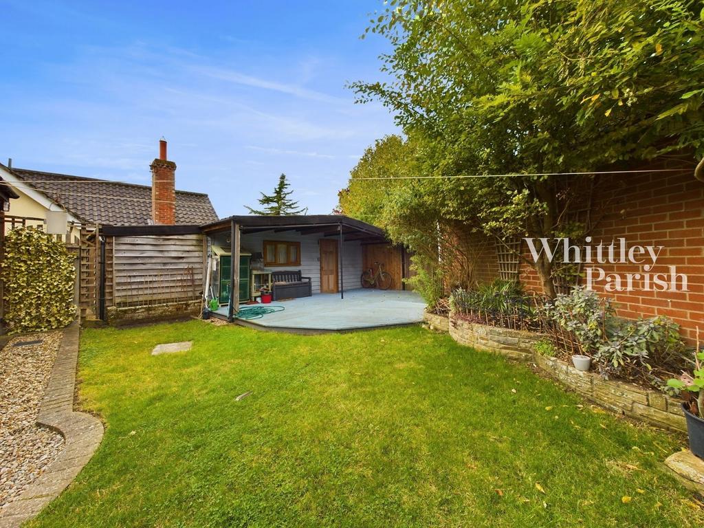 Sandstone Way, Roydon, Diss 3 bed detached house for sale £375,000