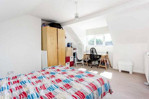 2 bedroom flat for sale, Roderick Road Hampstead NW3