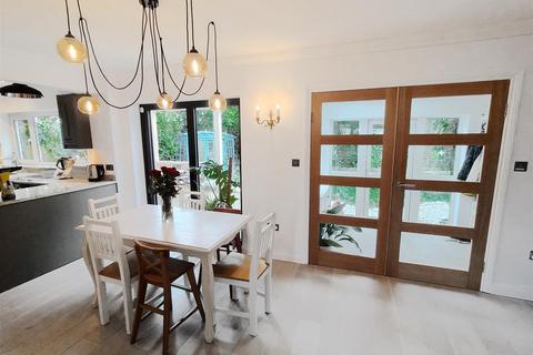 4 bedroom detached house to rent, Park Field, Ilkley LS29