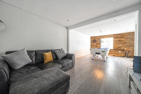 541 Abbey Road, Popley, Basingstoke, RG24 9EP