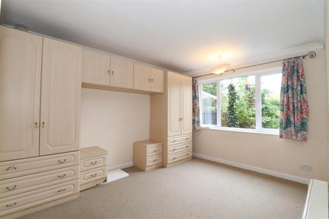 65 Denton Close, Kenilworth, CV8 1BJ