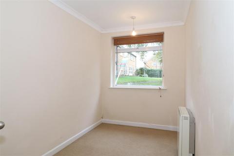 65 Denton Close, Kenilworth, CV8 1BJ