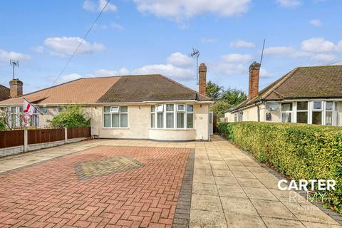 2 bedroom semi-detached bungalow for sale, Laburnum Avenue, Wickford, SS12