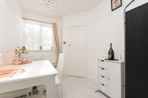 146 Colyer Road, Northfleet, Gravesend, DA11 8AS