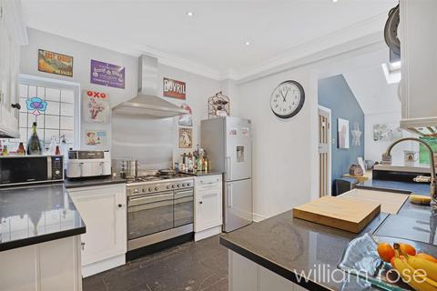 3 bedroom maisonette for sale, The Avenue, London E4