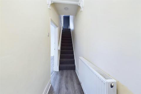 2 bedroom terraced house to rent, Willis Street, Warrington