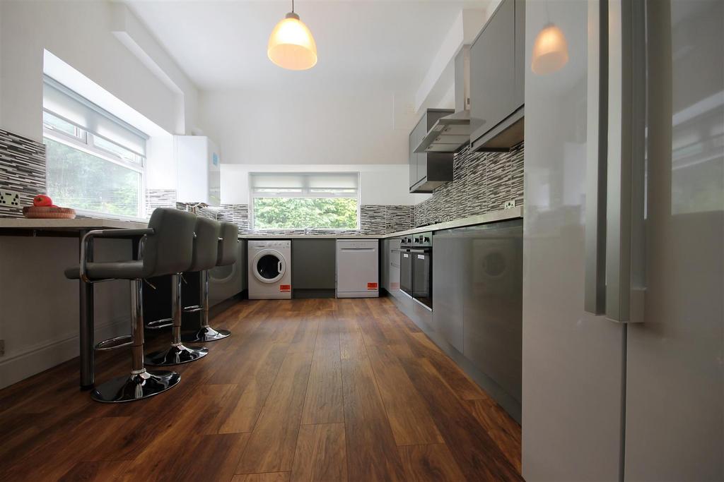 Osborne Road, Jesmond 6 bed terraced house to rent £3,845 pcm (£887 pw)