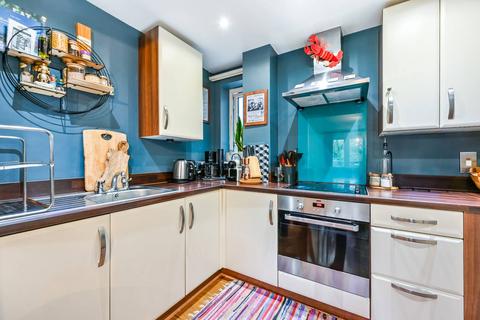 2 bedroom flat for sale, Seven Sisters Road, Finsbury Park, London, N4